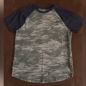 Hollister Men's Camo Raglan Tee - Olive Green & Black